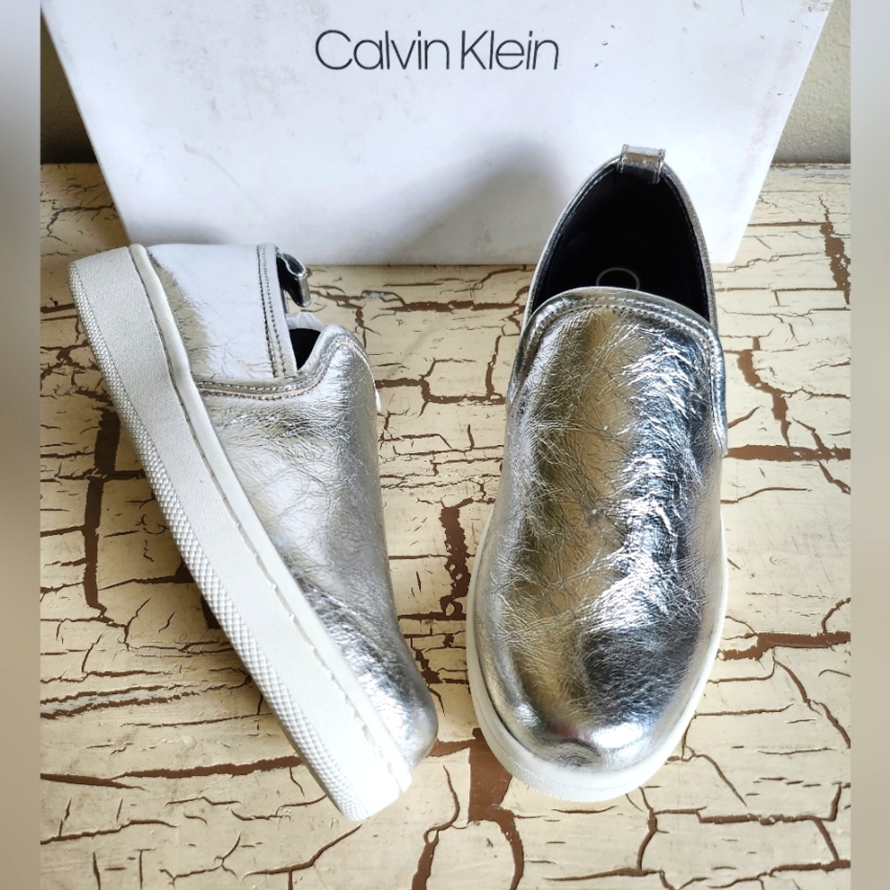Calvin Klein Deva Thrill Metallic 5 Like-New Condition